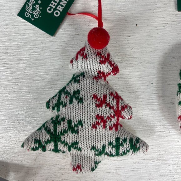 Holiday Style Set of 6 Christmas Ornaments Knit White Green Red New - Picture 6 of 11